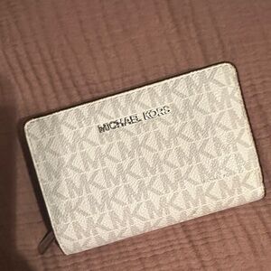 Michael Kors Cream Patterned Wallet